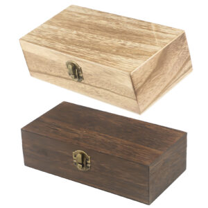 Boîte à thé rectangulaire en bois clair avec boucle rétro