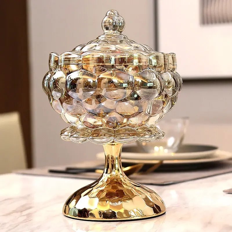 Bonbonnière en verre sur pied doré