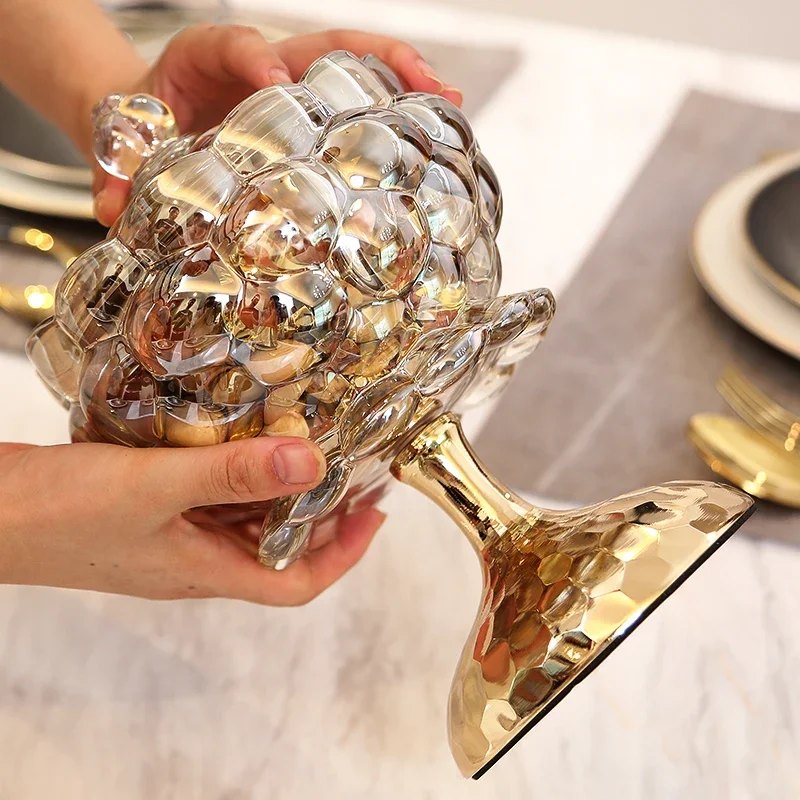 Bonbonnière en verre sur pied doré