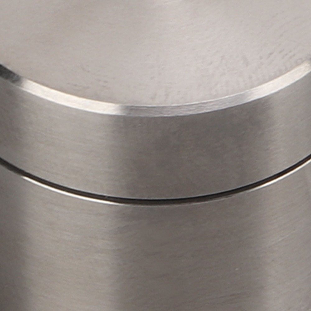 Détail du couvercle ajusté de l’étui à thé inox