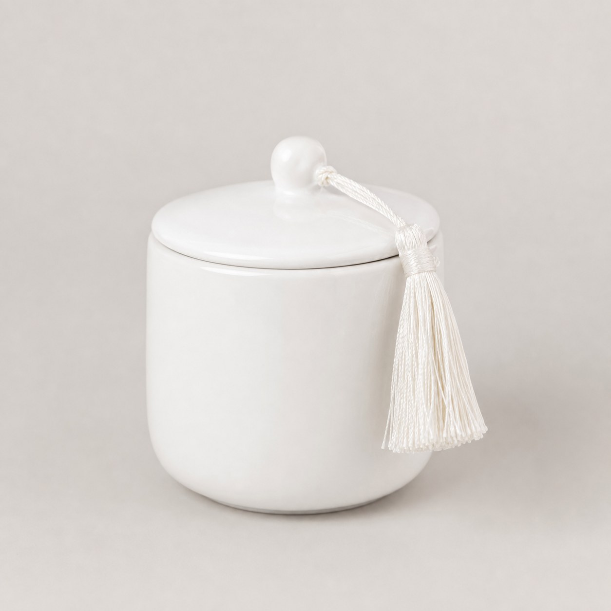 Petite boîte à thé en céramique blanche avec pompon