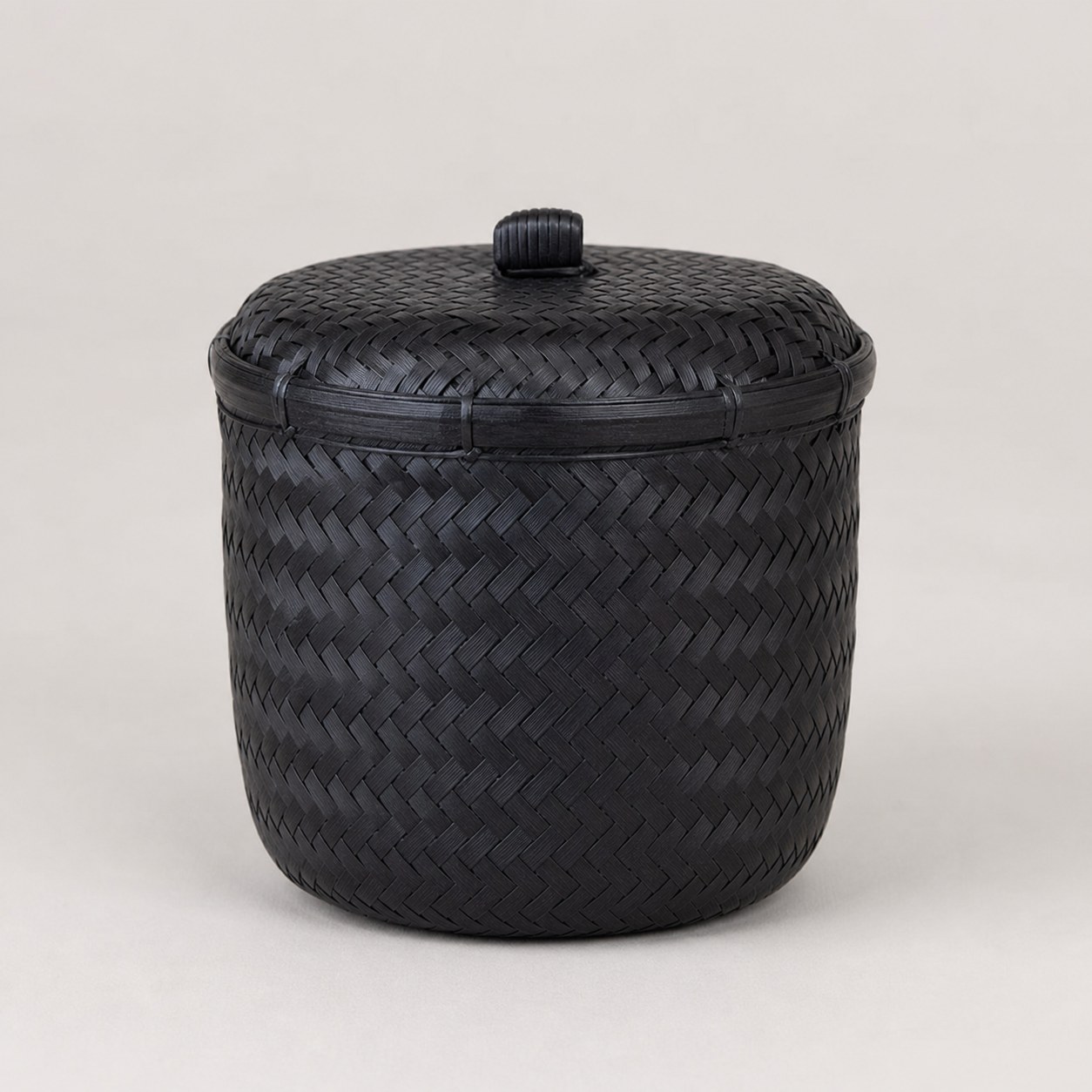 Panier à thé tressé en bambou noir avec couvercle
