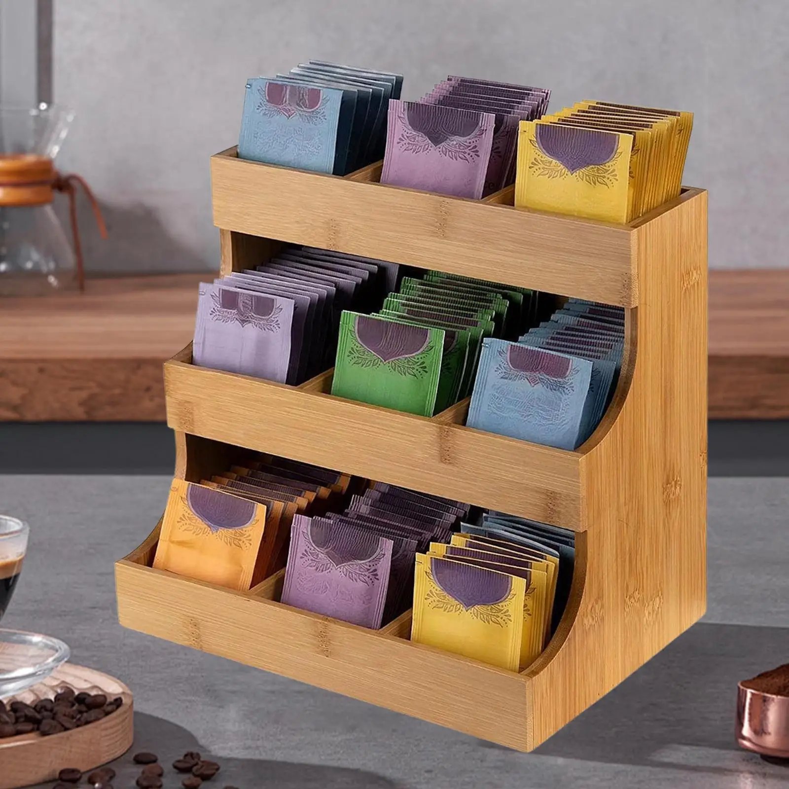 Présentoir en bambou à trois niveaux rempli de sachets de thé colorés
