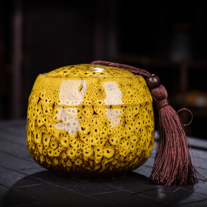 Petite boîte à thé en céramique blanche avec pompon