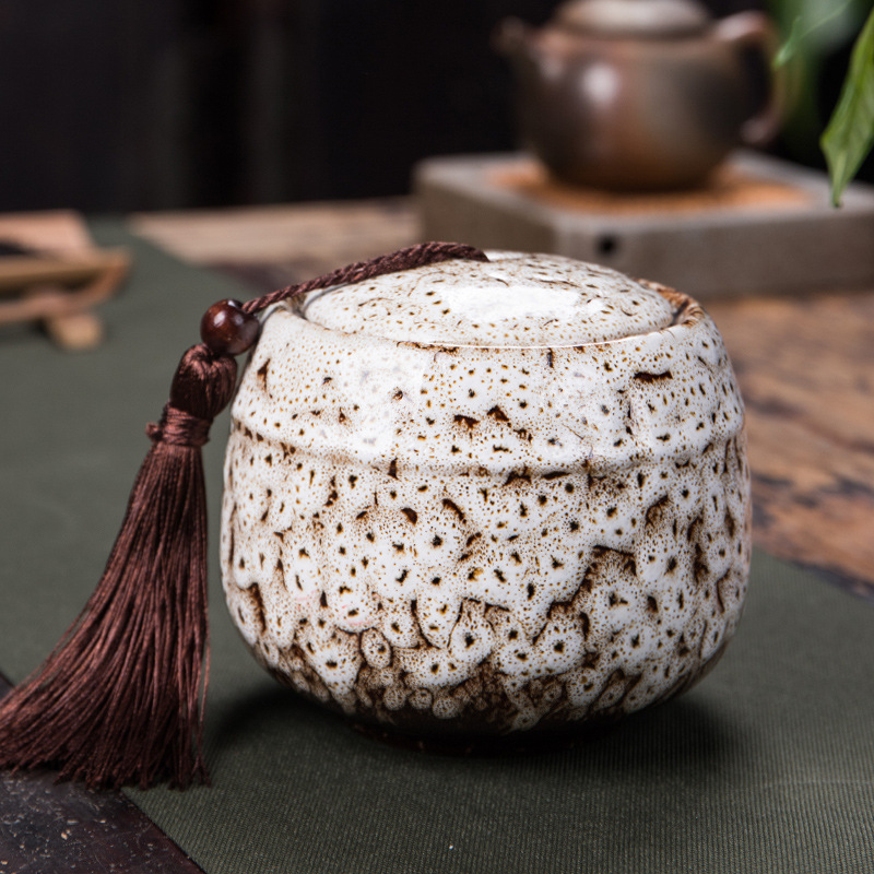 Petite boîte à thé en céramique blanche avec pompon