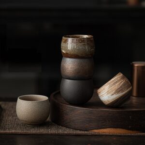Petite tasse à thé en céramique noire