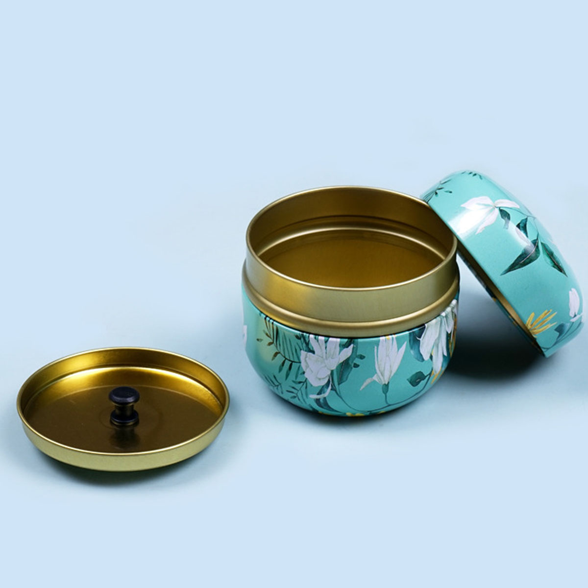 Pots métalliques colorés avec couvercles séparés