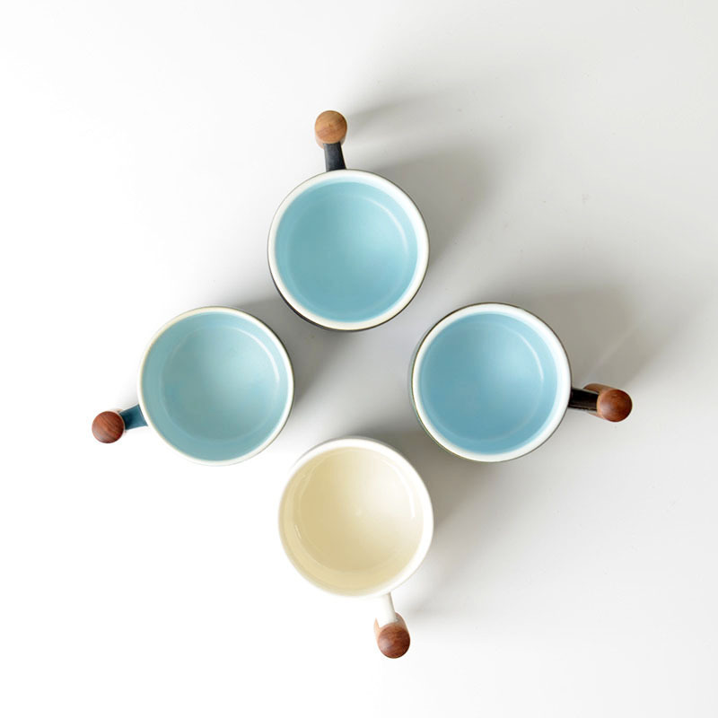 Tasse rétro en céramique et bois