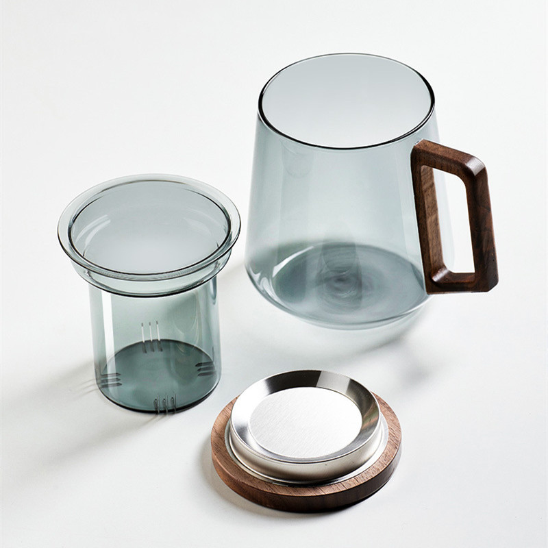 Tasse à thé transparente avec filtre intérieur