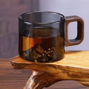 Tasse à thé en verre fumé avec relief montagne