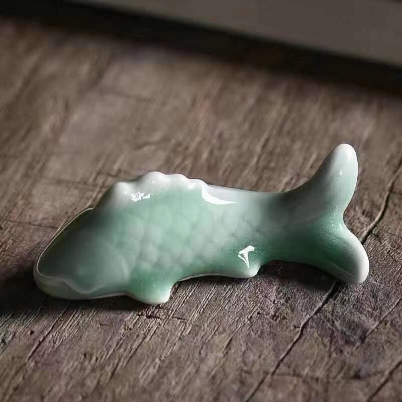 Figurine de poisson pour service du thé